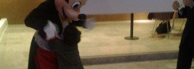 topolino_abbraccia_bimba